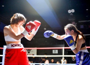 Sakura Ando (left) in "100 Yen Love"